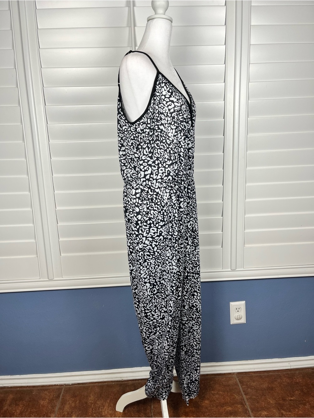 Jumpsuit Black & White Floral Print Spaghetti Strap w/ pockets size XL - Picture 4 of 8